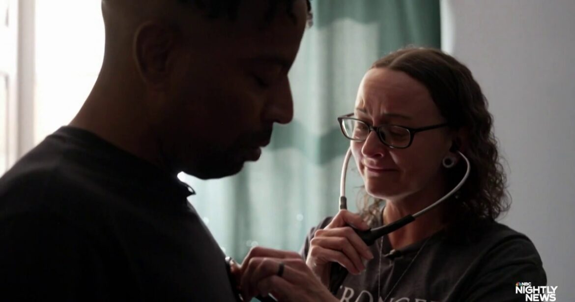 Triple organ transplant recipient meets the donor's family