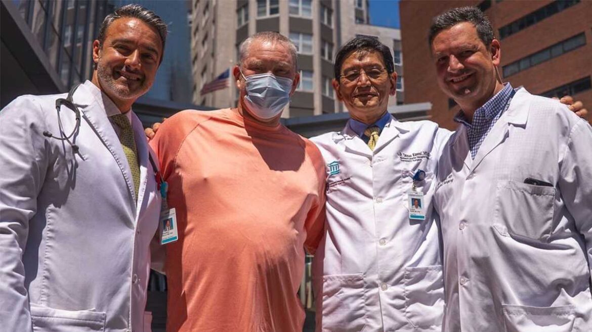 Patient with doctors 68bec58aca8b7