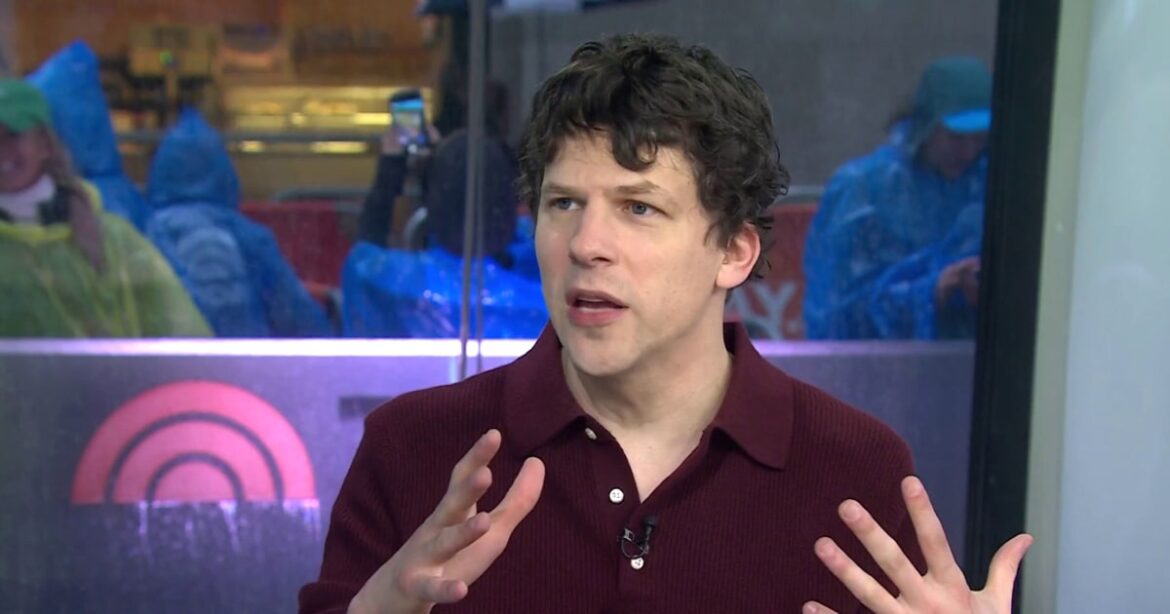 Jesse eisenberg lm 251030 2 553048